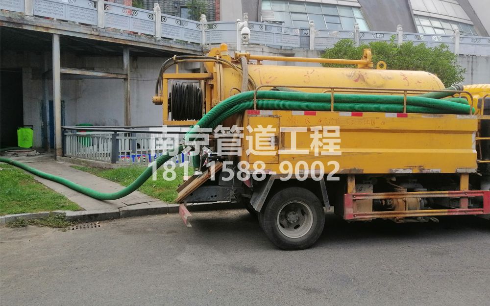 277成贤街商场隔油池吸污